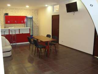 Хостелы Hostel Sofia Житомир Роскошный трехместный номер-2